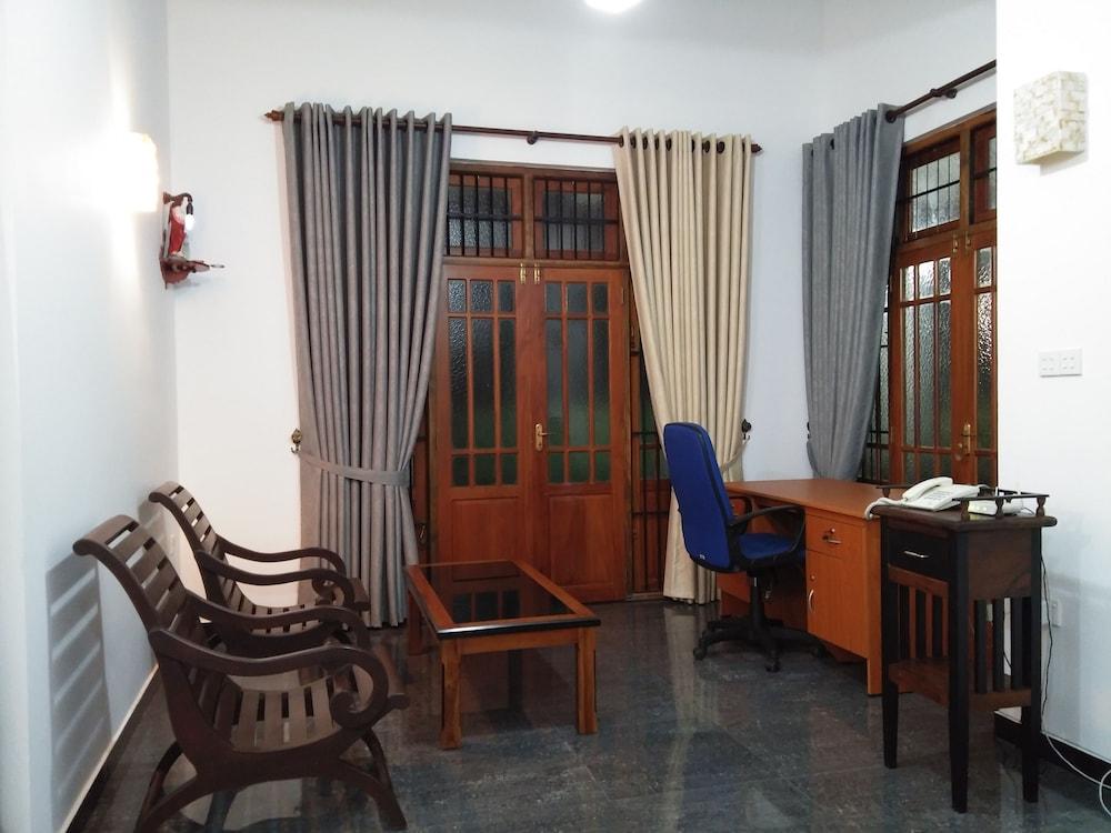 Bed and Breakfast West Dene à Negombo Extérieur photo