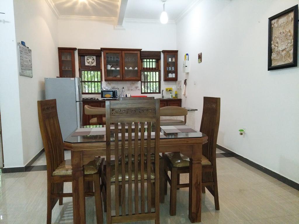 Bed and Breakfast West Dene à Negombo Extérieur photo
