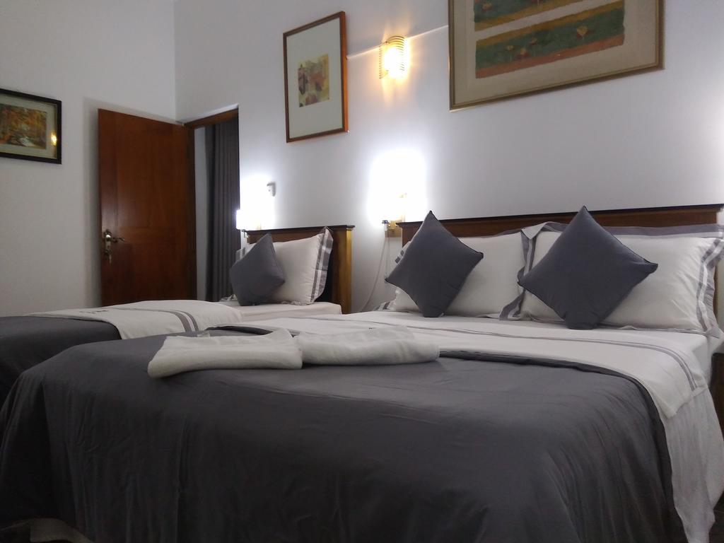 Bed and Breakfast West Dene à Negombo Extérieur photo