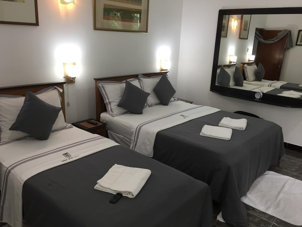 Bed and Breakfast West Dene à Negombo Extérieur photo
