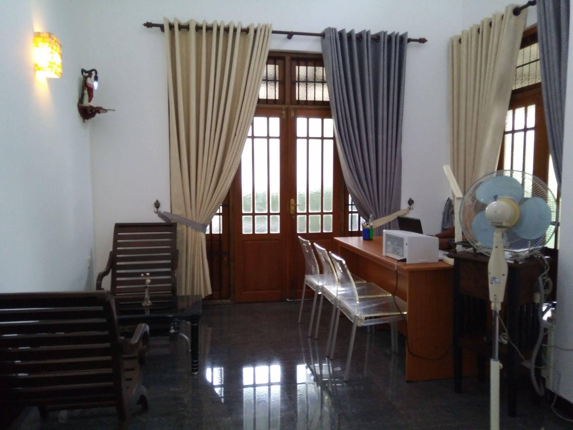 Bed and Breakfast West Dene à Negombo Extérieur photo
